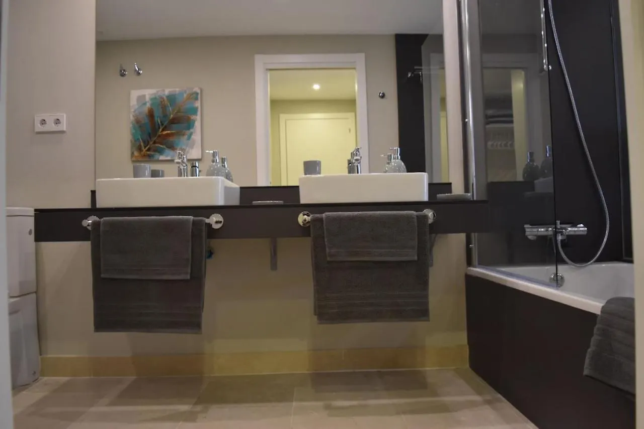 Modern Apartment With View To Gibraltar, Large Terrace And Jacuzzi Estepona Spagna